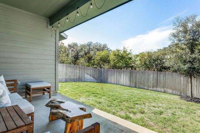 Building Photo - Beautiful Modern 2 story home!