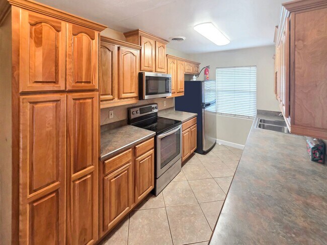Building Photo - 5117 Lake Howell Rd