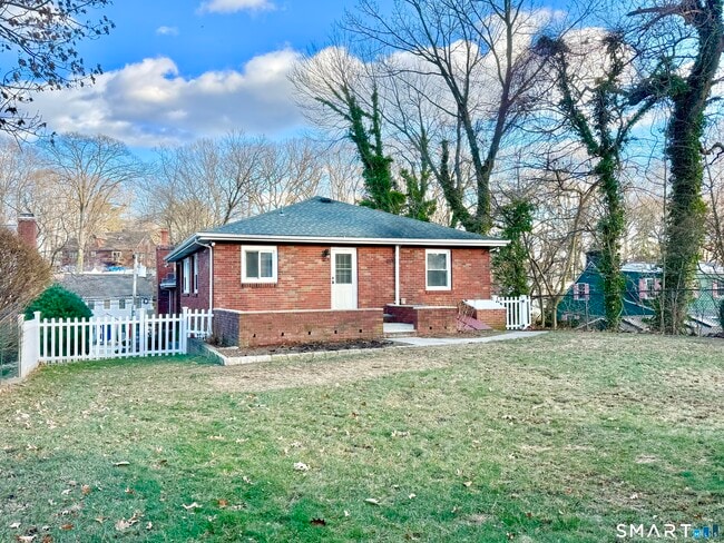 Building Photo - 36 Center Dr