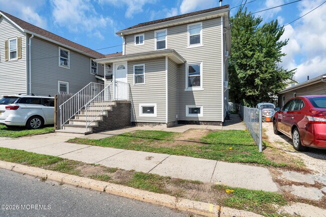 Building Photo - 253 1st St