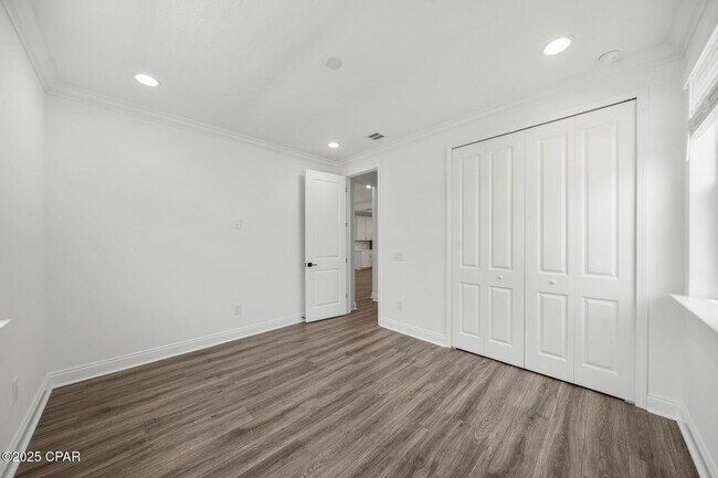 Building Photo - 9000 Parrot Pl