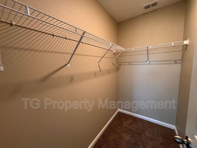 Building Photo - 903 Rivertree Pl