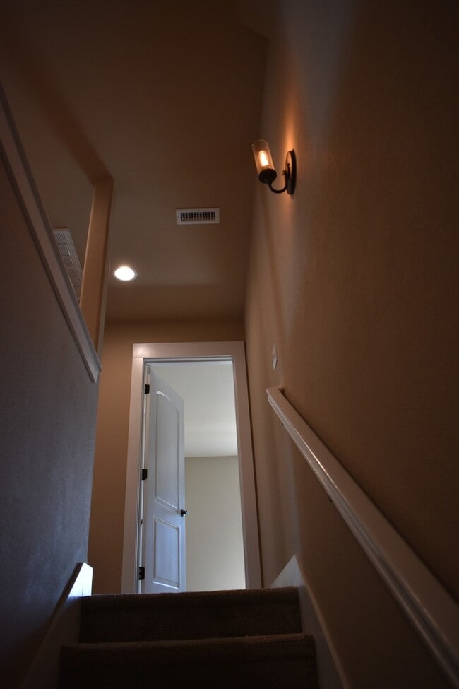 Building Photo - Upscale 4 Bedroom 3.5 Bathroom In The Heart of Fayetteville!!