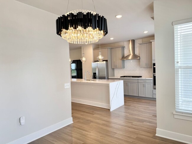Building Photo - POTOMAC SHORES - BEAUTIFUL VIEWS! (interne...