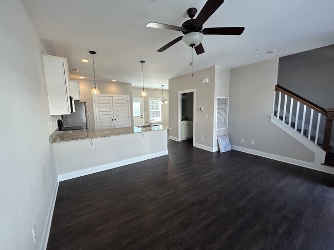 Building Photo - 2BD 2.5BA TOWNHOME FOR RENT NOW