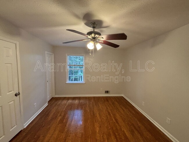 Building Photo - 507 Whitehall Ln