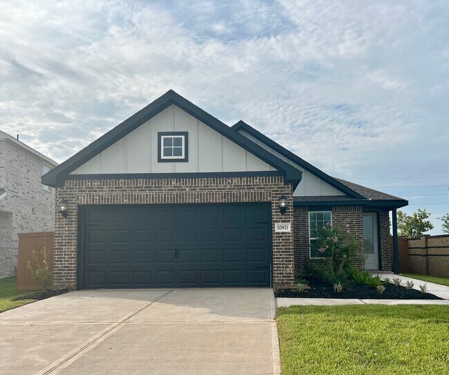 Primary Photo - 10811 Hickory Ln