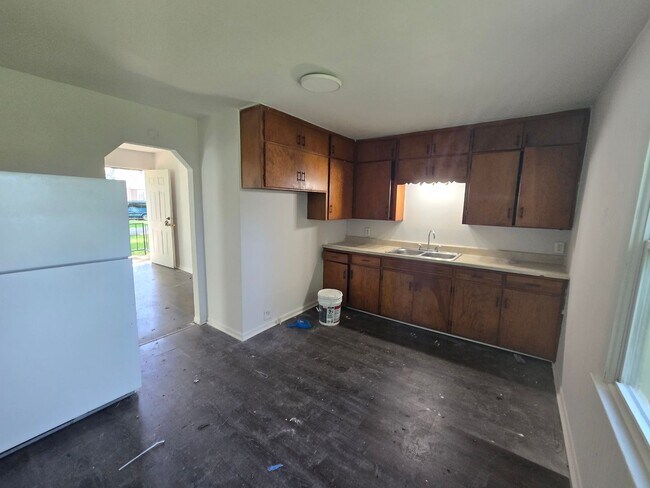 Building Photo - 3 bed 1 bathroom house