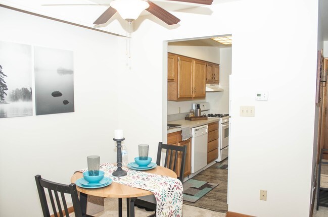 Building Photo - 1601 Roxbury Rd