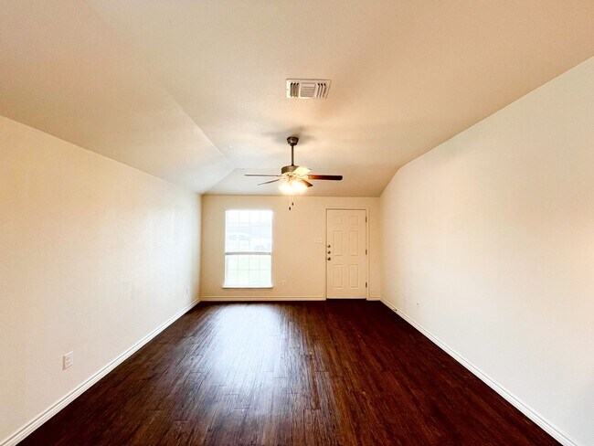 Building Photo - 1515 Justin Lp