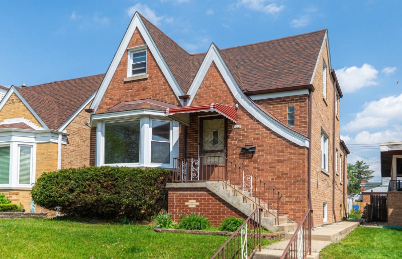 Building Photo - 6640 W Foster Ave