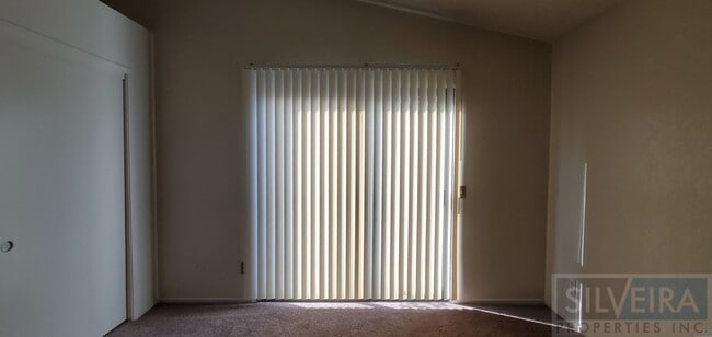 Building Photo - Gated Community 3 Bedroom 2 Bath in Preisker Gardens!