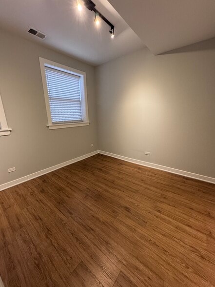 Building Photo - 4628 N Leavitt St