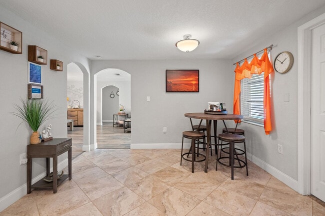 Building Photo - 7240 Westwind Dr
