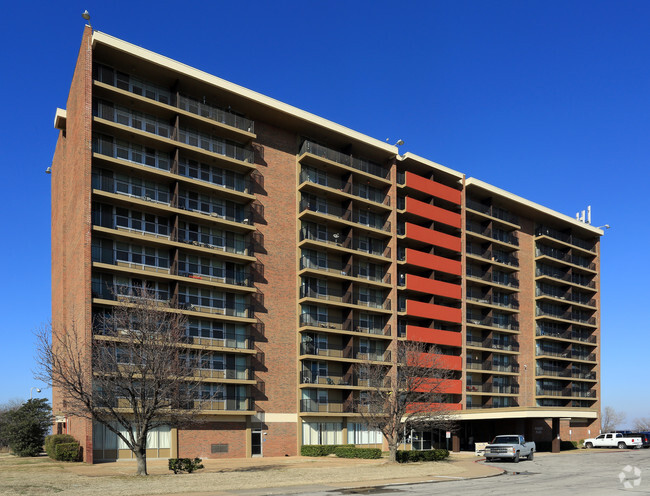 Primary Photo - Pioneer Plaza