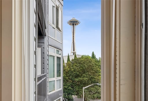 Building Photo - Stunning 1 bed condo in desirable Belltown and Lower Queen Anne! Available 3/7/26!