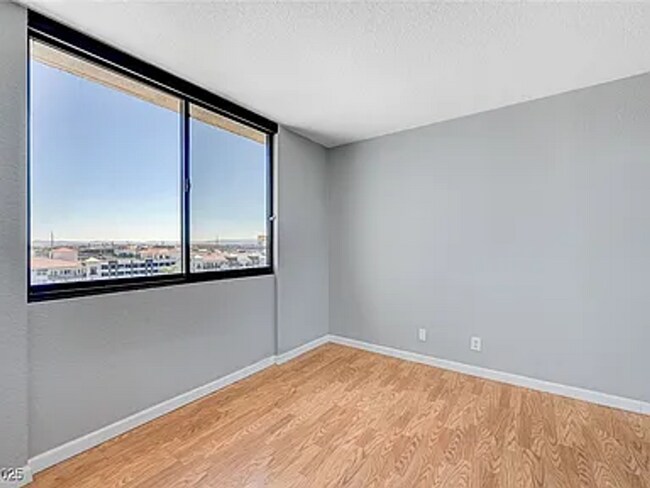 Building Photo - Enjoy resort-style living in this 2 Bed 2 Bath Condo with Stunning Strip Views in the Wimbledon C...