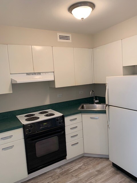 Building Photo - 12700 Lake Ave