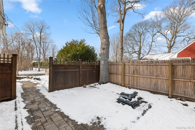 Building Photo - 13 Country Greens Dr