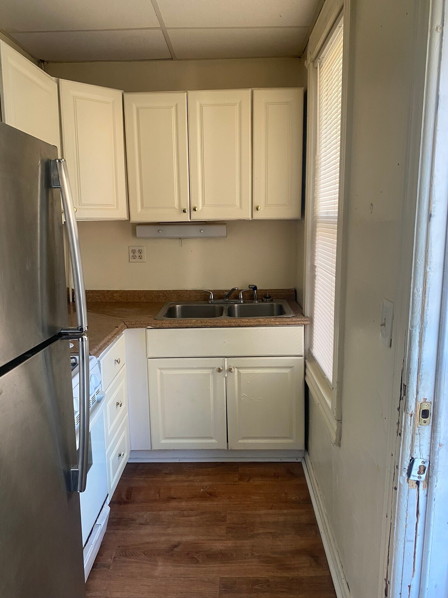 Kitchen - 37 E Main St