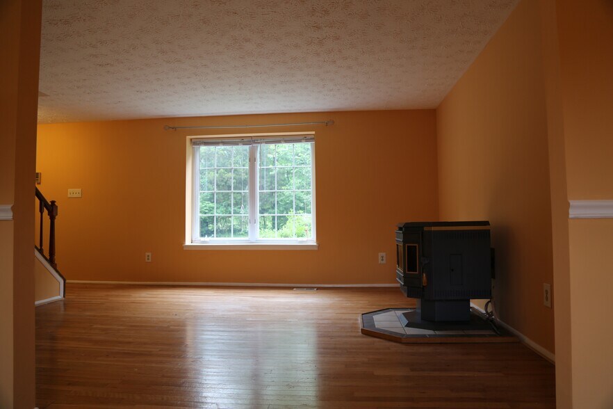 Building Photo - 12945 Pinecrest road