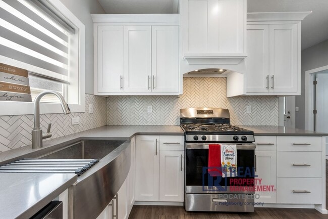 Building Photo - MOVE IN SPECIAL - Beautiful Brand New 6 be...