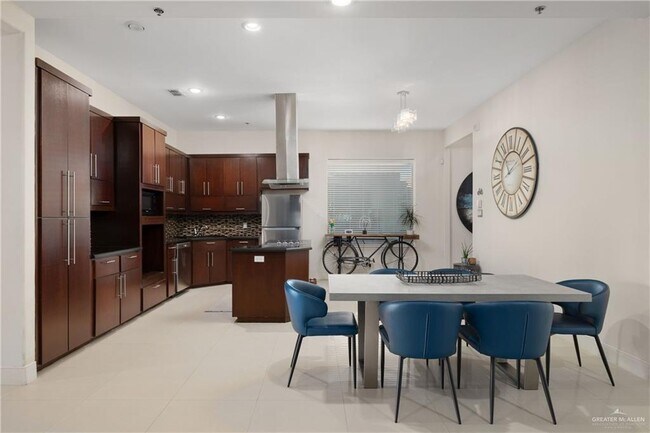 Building Photo - 10 East St