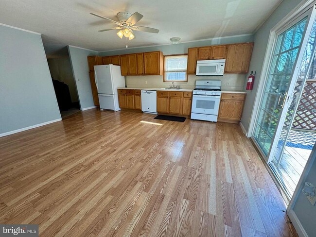 Building Photo - 722 Glenside Dr