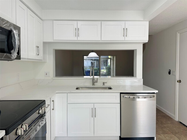 Building Photo - 5503 Pageant Pl