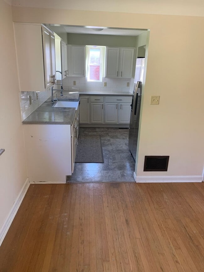 Building Photo - Lovely Ranch Home with Hardwood Floors and Finished Basement in Silverton