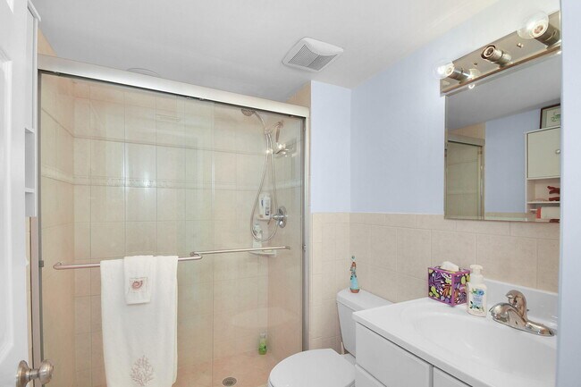 Building Photo - 9940 S Ocean Dr