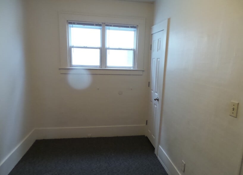 Bedroom - 509 S Pennsylvania Ave