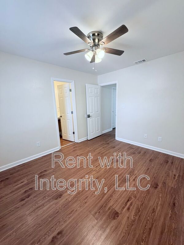 Building Photo - 1352 Ocala Rd