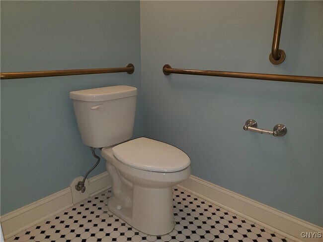 Building Photo - 813 S Salina St