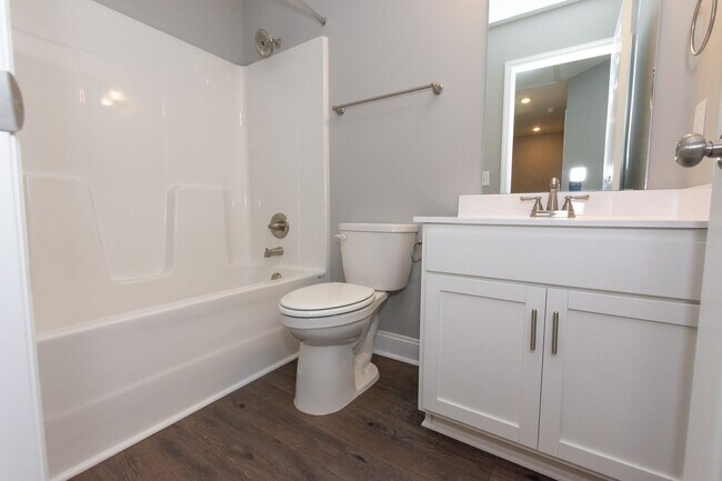 Building Photo - MOVE-IN READY