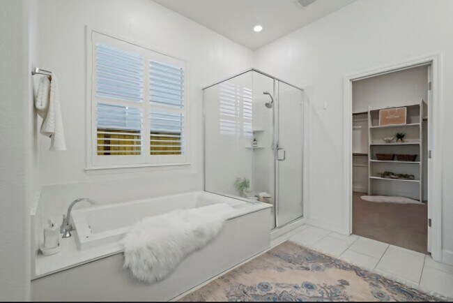 Building Photo - Gorgeous 4 bedroom 3 bath in Northlake