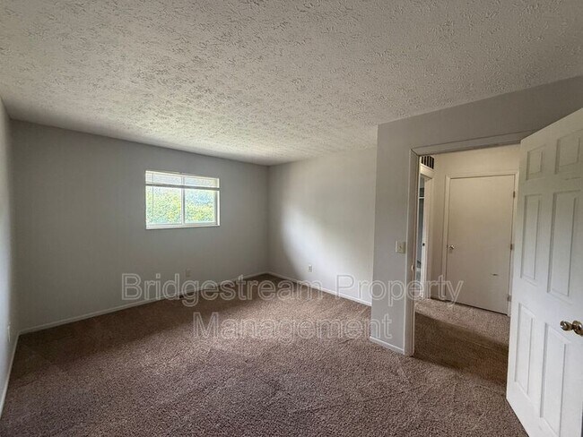 Building Photo - 1181 Redbluff Dr