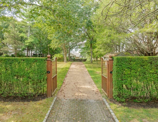 Building Photo - 66 Ram Island Dr