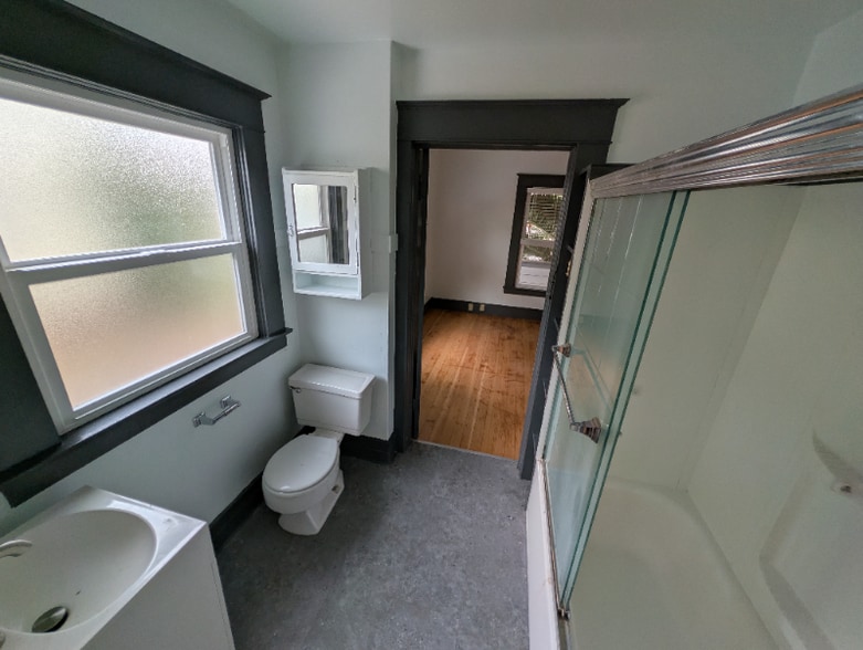 Building Photo - 208 W Sacramento Ave