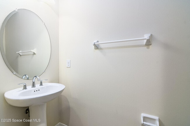 Building Photo - 3325 Sedge Dr