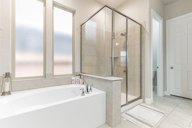 Building Photo - 14800 Belclaire Ave