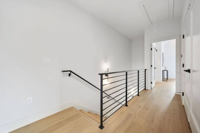 Building Photo - Premium Central Austin New Construction