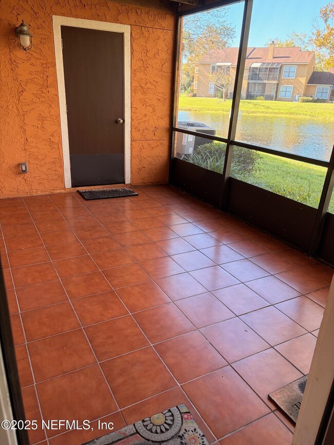 Building Photo - 854 Shoreline Cir