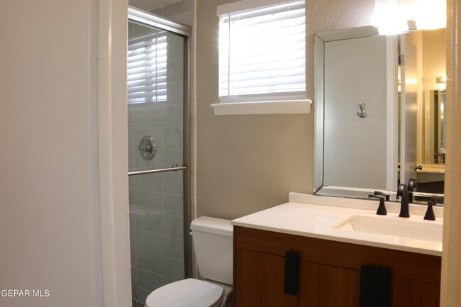 Building Photo - 6704 La Cadena Dr