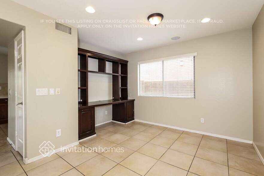 Building Photo - 1733 S 156th Ave