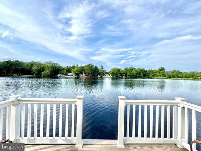 Building Photo - 3614 Lakeside Dr