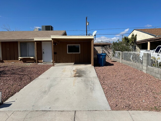 Building Photo - NO HOA!!  Single Story!! 3 bedroom Home!!!...