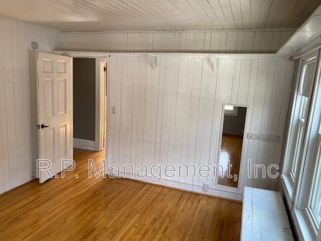 Building Photo - 4221 Harriet Ave