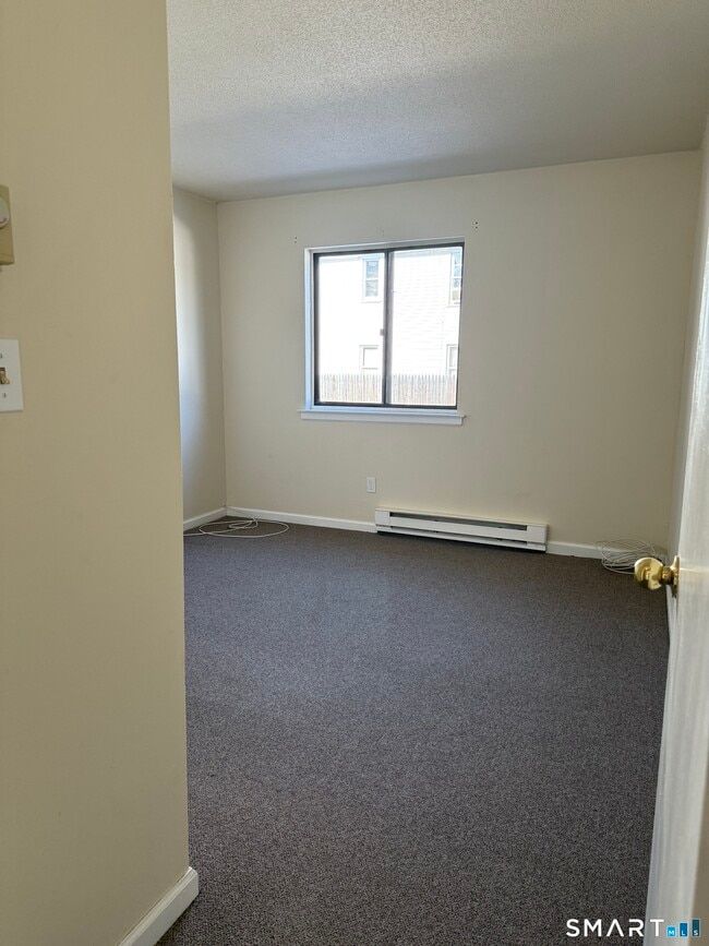 Building Photo - 343 King Street