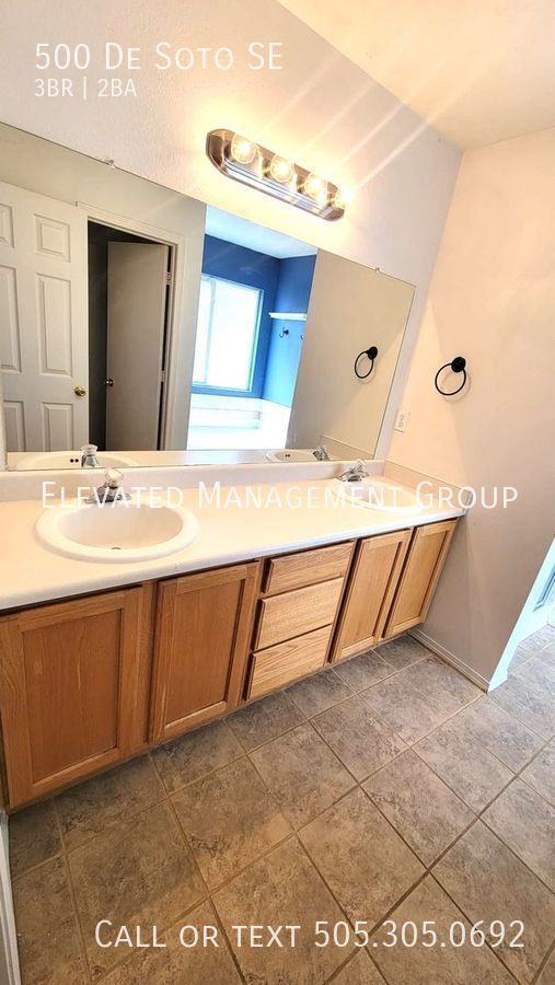 Building Photo - Beautiful Unit Ready for Immediate Move-In...